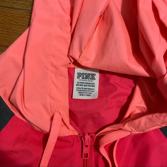 PINK Victoria’s Secret lightweight windbreaker in excellent condition. - Picture 4 of 5